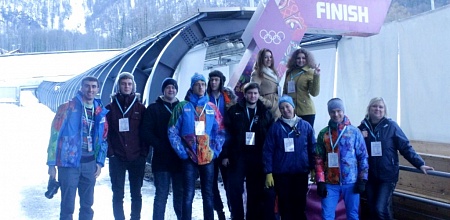 Volunteers at the World Cup bobsled: Captures the spirit!