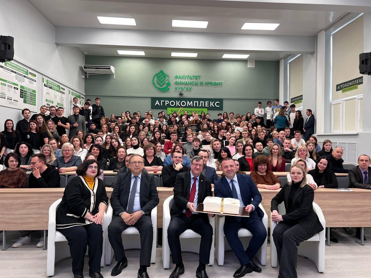 День рождения факультета «Финансы и кредит»!