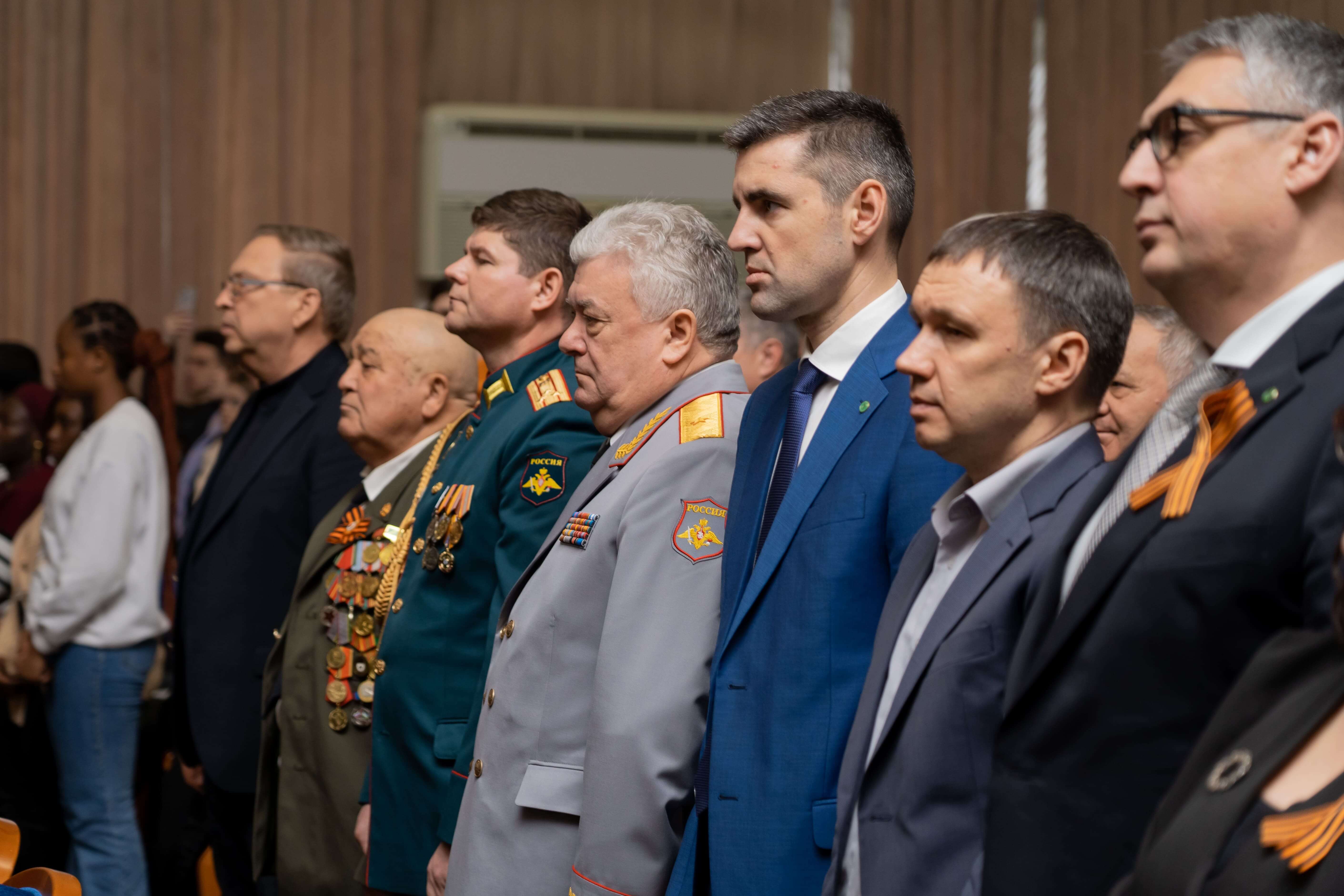 Университет поздравил Защитников Отечества!