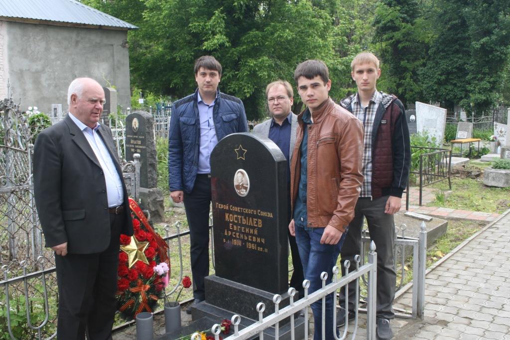 Дань памяти герою
