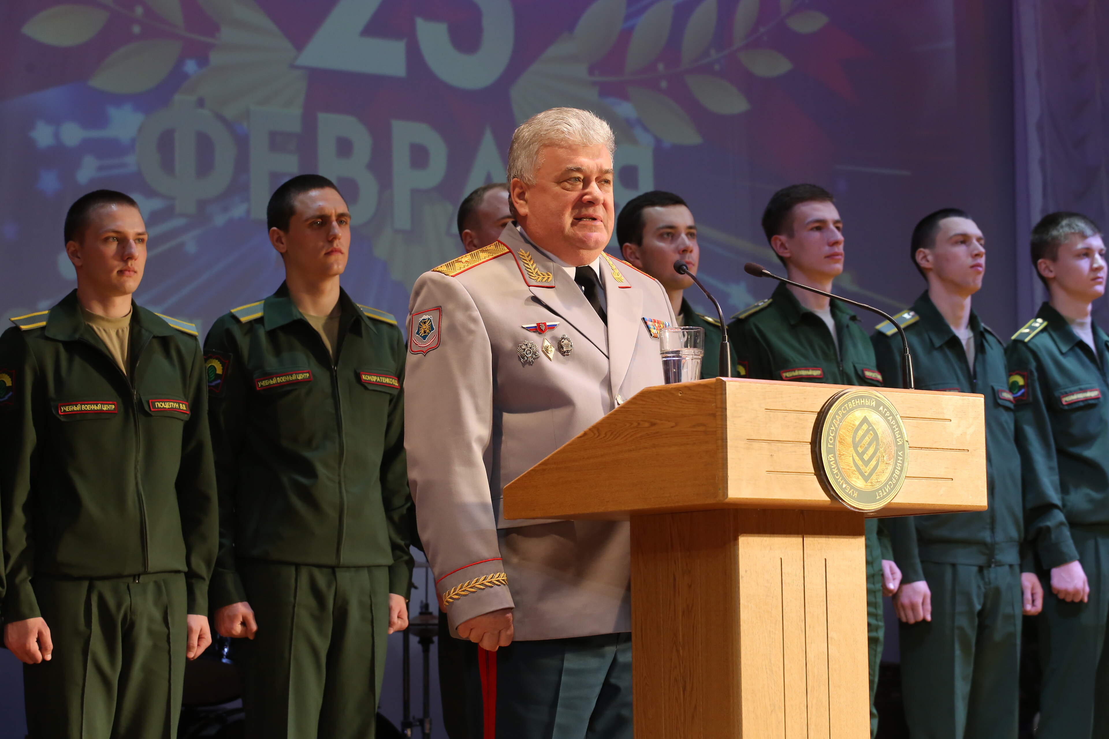 Поздравили защитников Отечества
