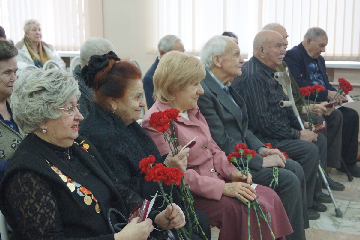 Поздравили ветеранов с заслуженными медалями