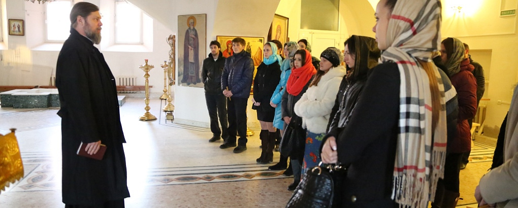 Студенты нашего вуза посетили храм Рождества Христова 