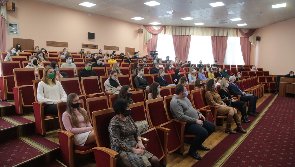 Встреча студентов учетно-финансового факультета с воинами-интернационалистами 