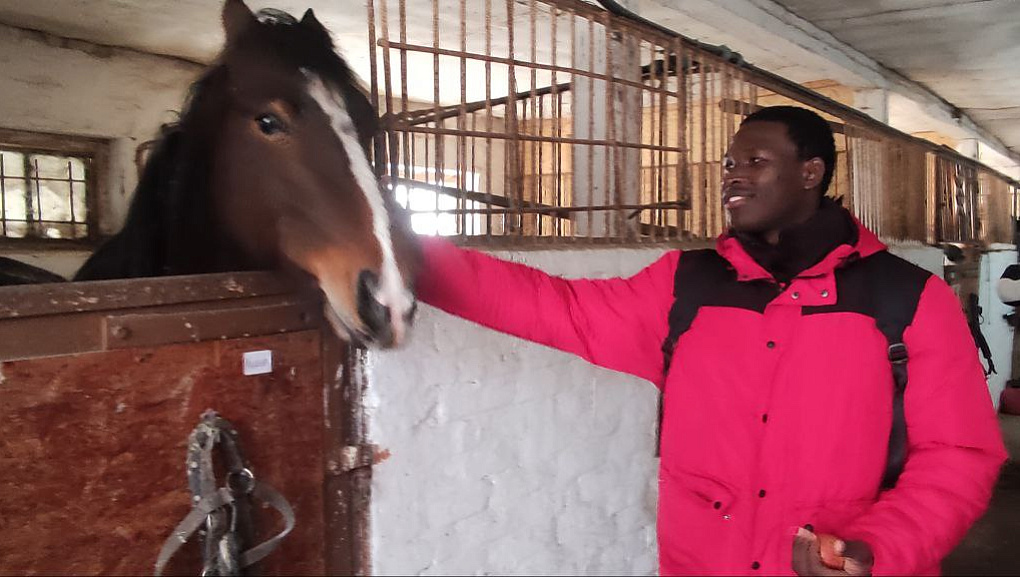 Путешествие иностранцев в конноспортивный клуб