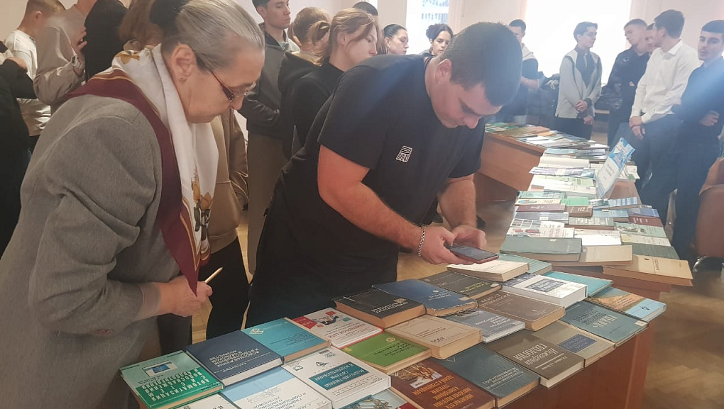 Книжная выставка ко «Дню кафедры Комплексных систем водоснабжения»