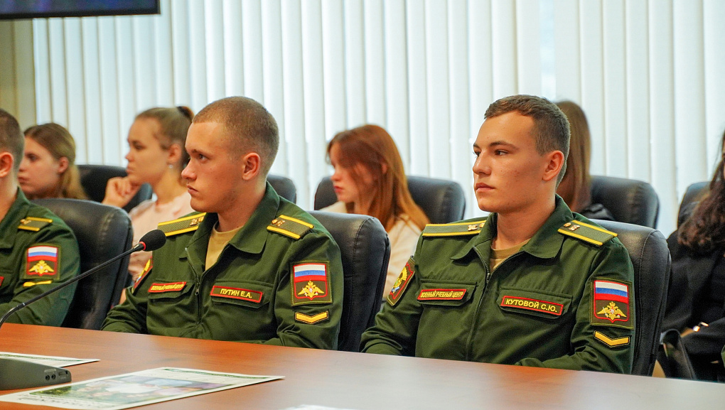 Встреча  студентов с героями в рамках проекта «Я ГОРЖУСЬ ГЕРОЯМИ»