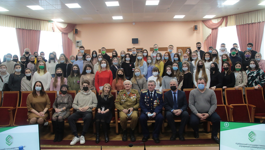 Встреча студентов учетно-финансового факультета с воинами-интернационалистами 