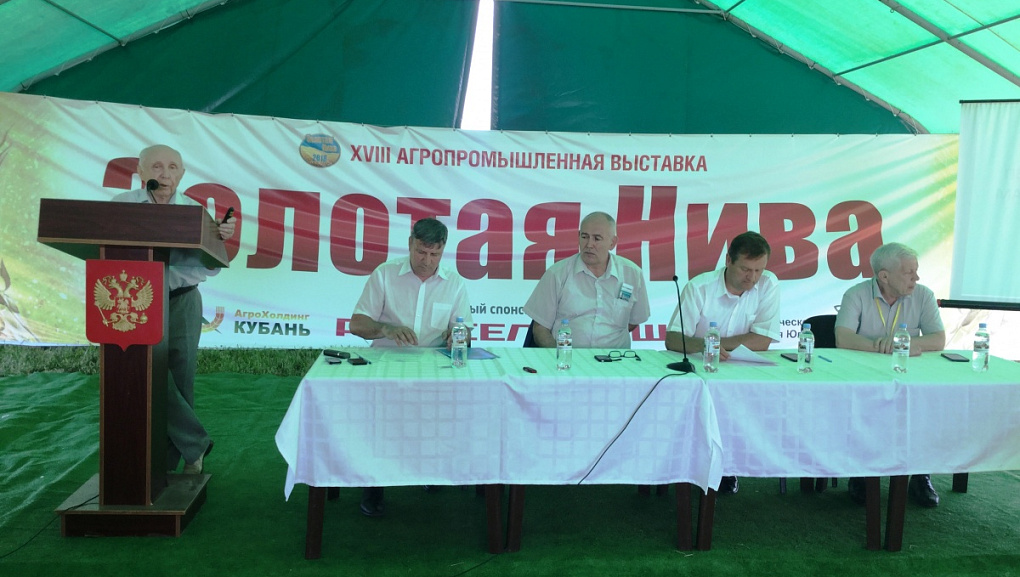 Мехфак на агропромышленной выставке