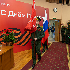 Этот праздник со слезами на глазах...