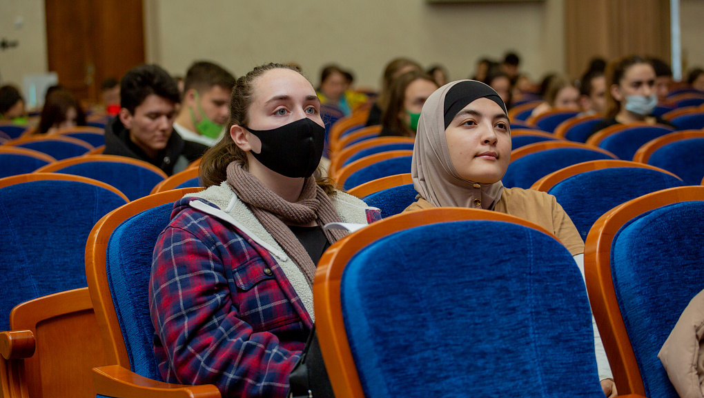 Иностранных студентов ознакомили с законодательными нововведениями