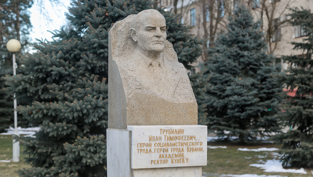 В память о ректоре-созидателе 