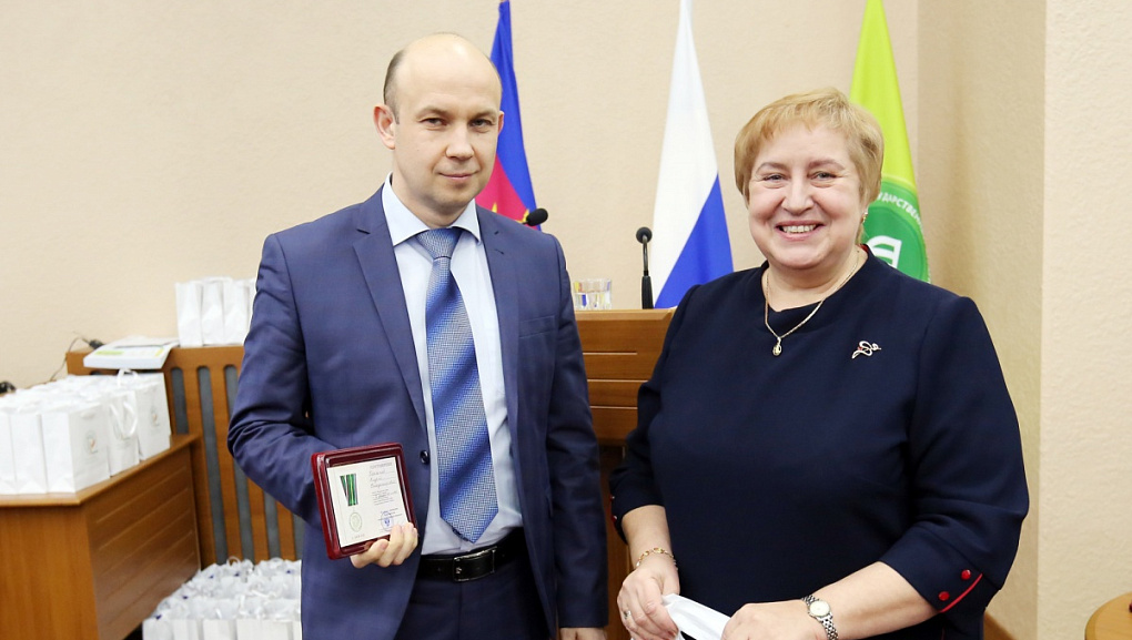 Медали – студентам 