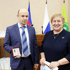 Медали – студентам 