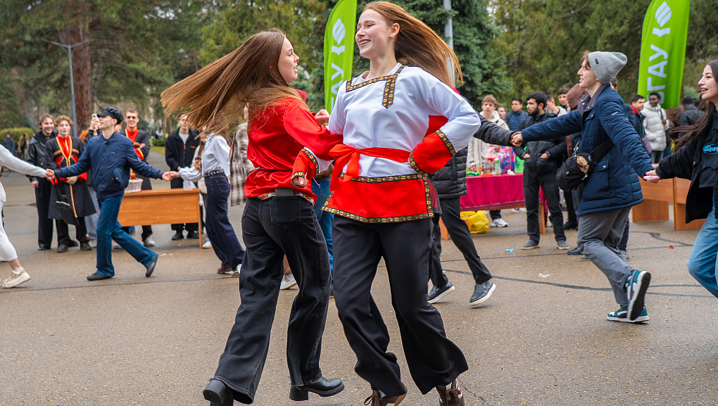 Пахнет солнцем и блинами – нынче Масленица с нами!