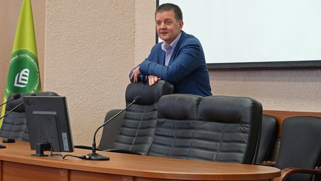 Студенческая юность наша притягивает как магнит
