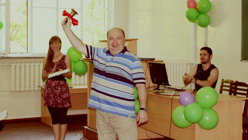Последний звонок на факультете прикладной информатики для первого выпуска бакалавров