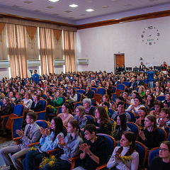 В КубГАУ поздравили женщин с Международным женским днём