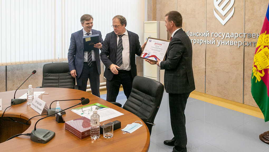 Развиваем отношения с всероссийским профессорским обществом