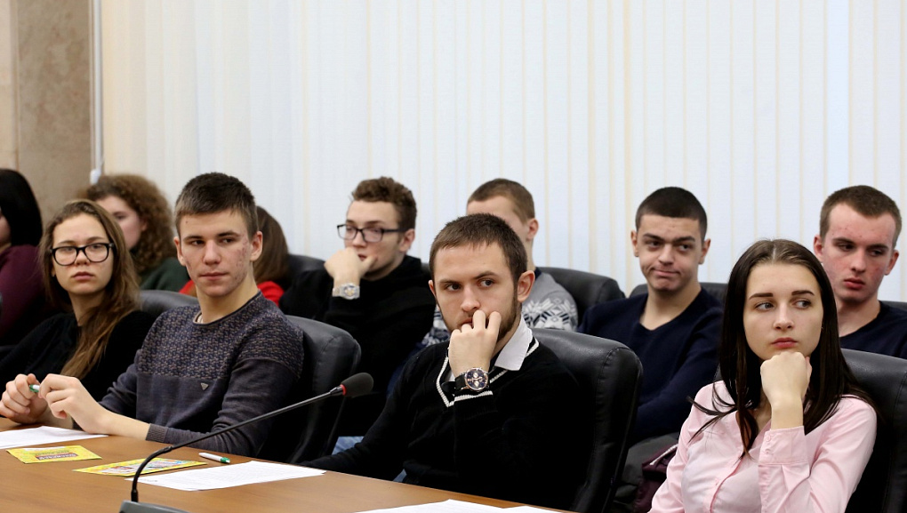 Сельской молодежи везде у нас дорога