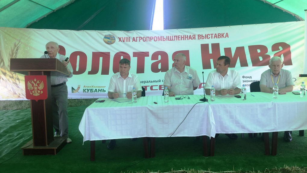 Мехфак на агропромышленной выставке