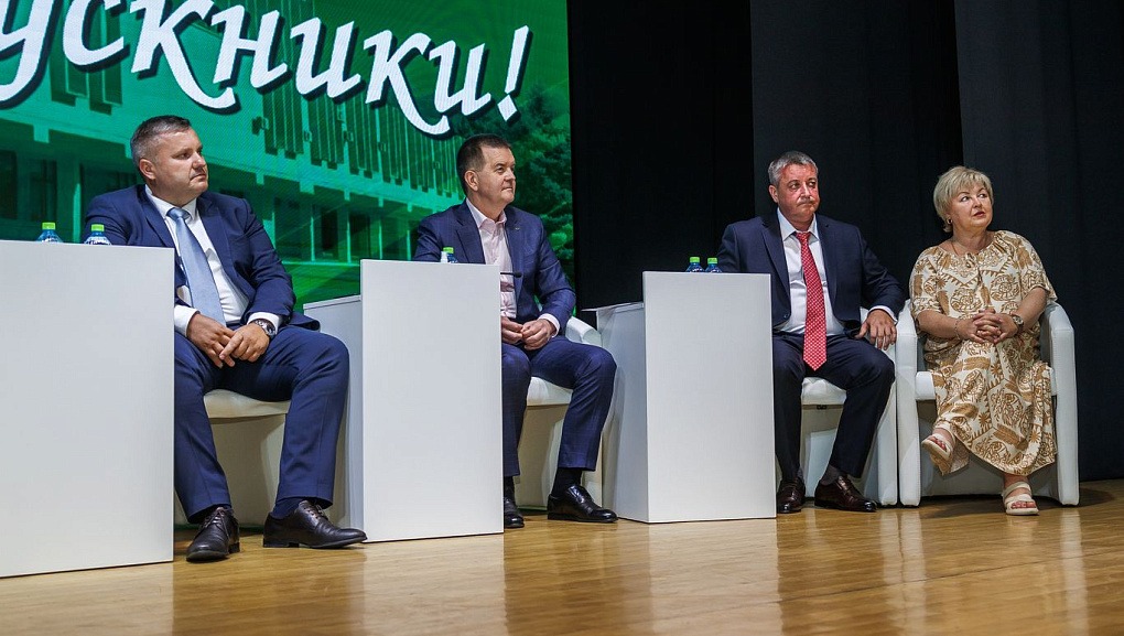 В добрый путь, выпускники!