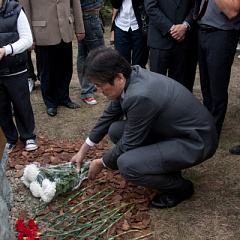 Памяти жертв цунами и наводнений в Японии и Крымске
