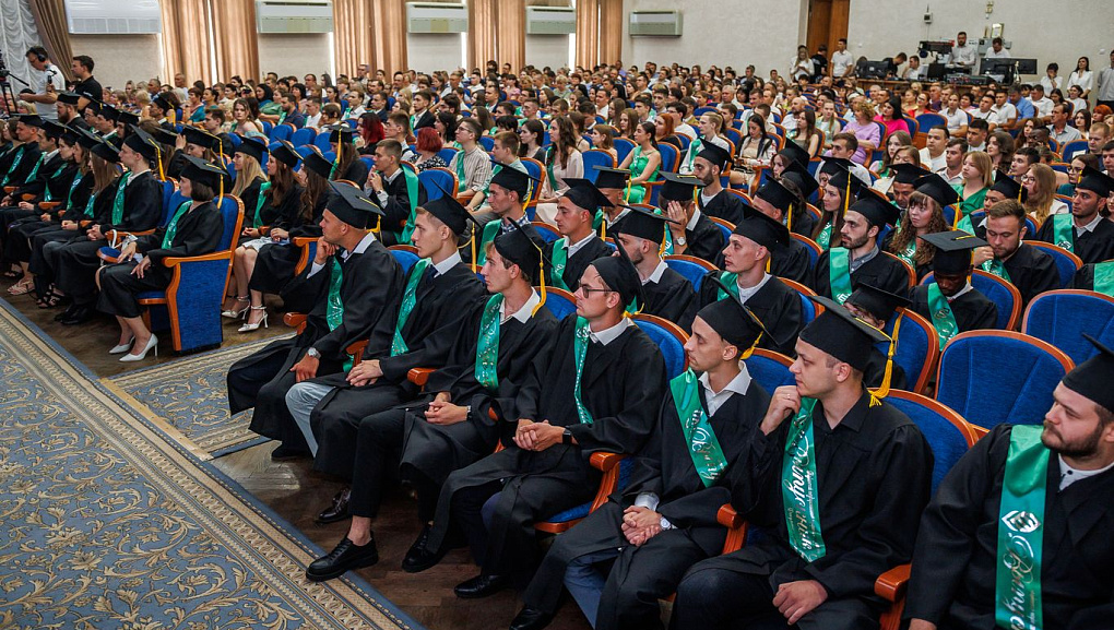 В добрый путь, выпускники!