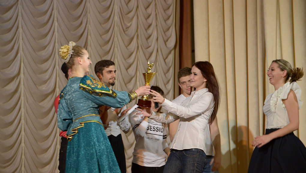 Первый танцевальный!