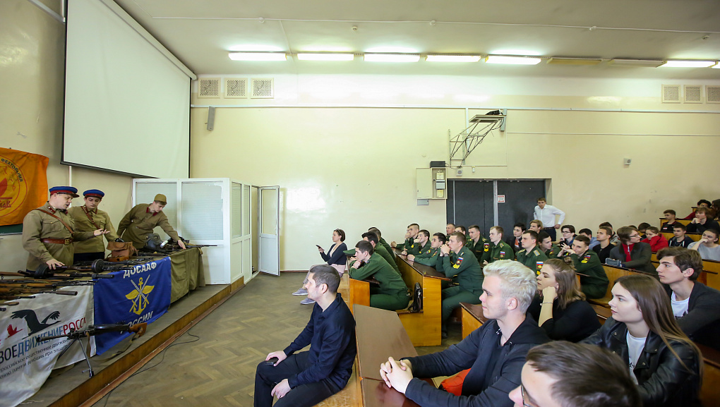 В КубГАУ показали оружие Победы