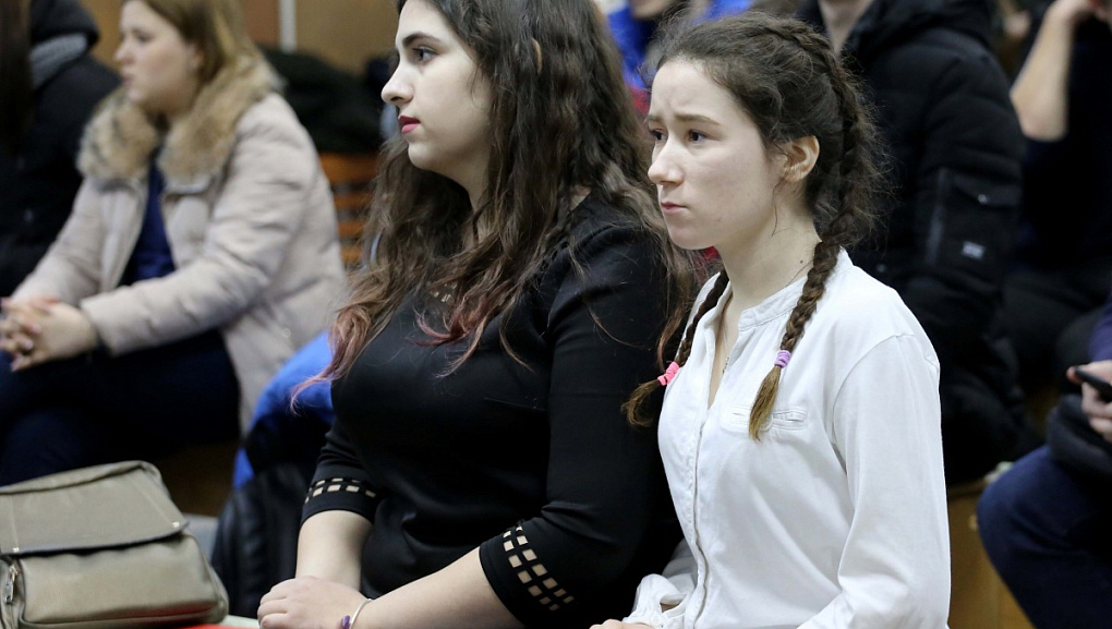 Творческая молодежь у «Cвободного микрофона»