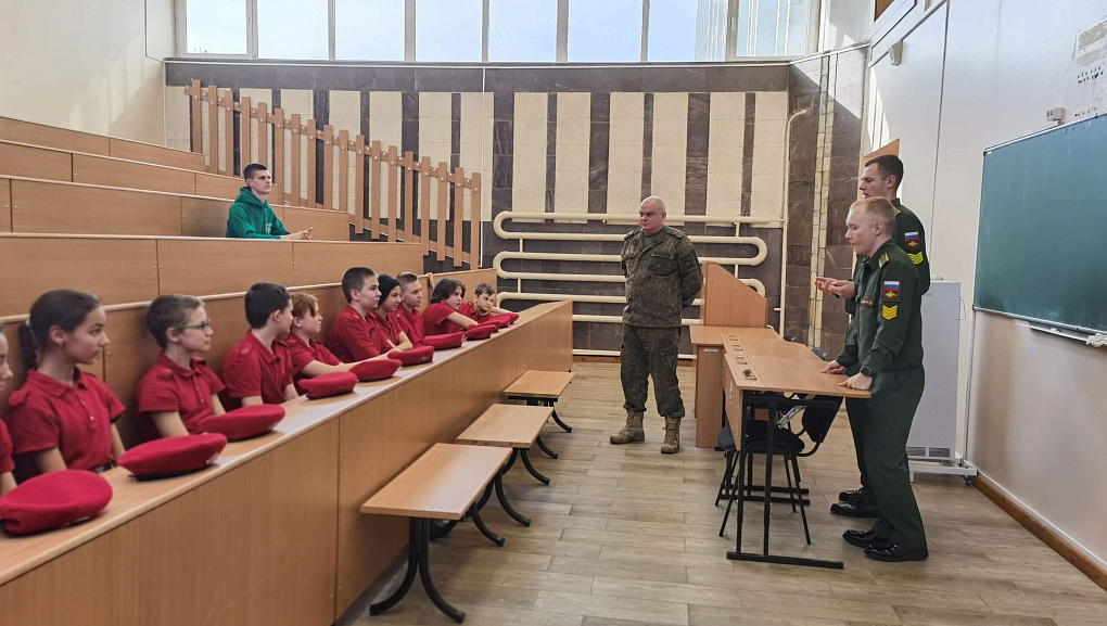 Клуб «Поиск» встретил школьников-юнармейцев