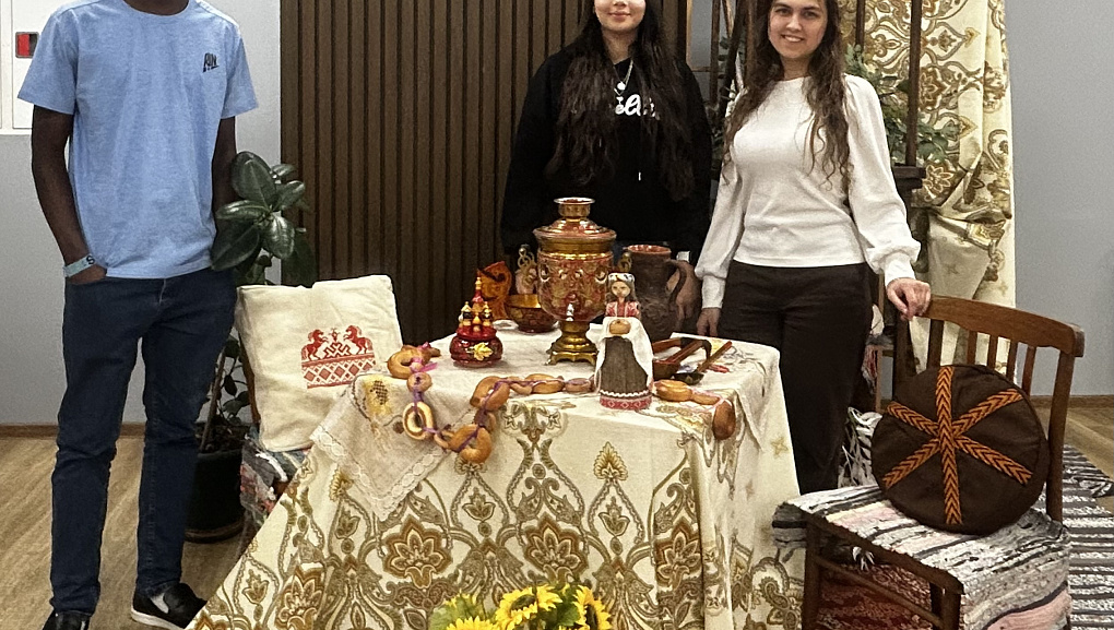 Иностранные студенты встретили Масленицу 