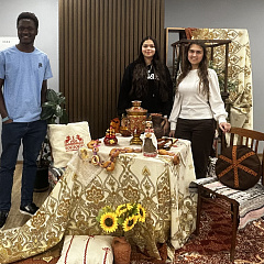 Иностранные студенты встретили Масленицу 