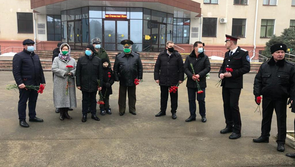 Торжественная церемония возложения цветов