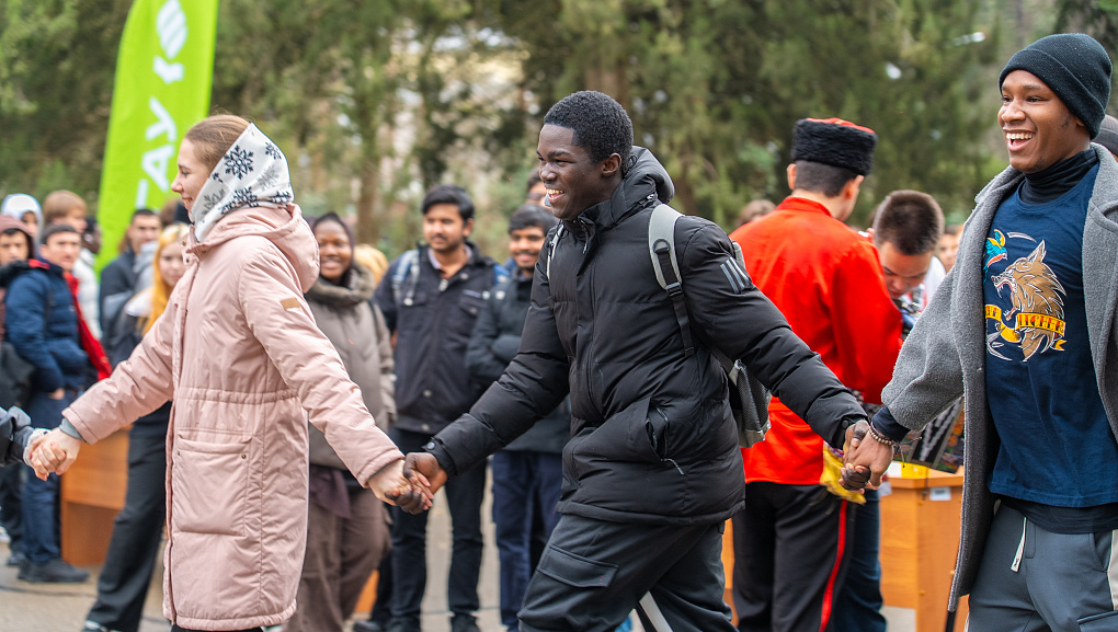 Пахнет солнцем и блинами – нынче Масленица с нами!