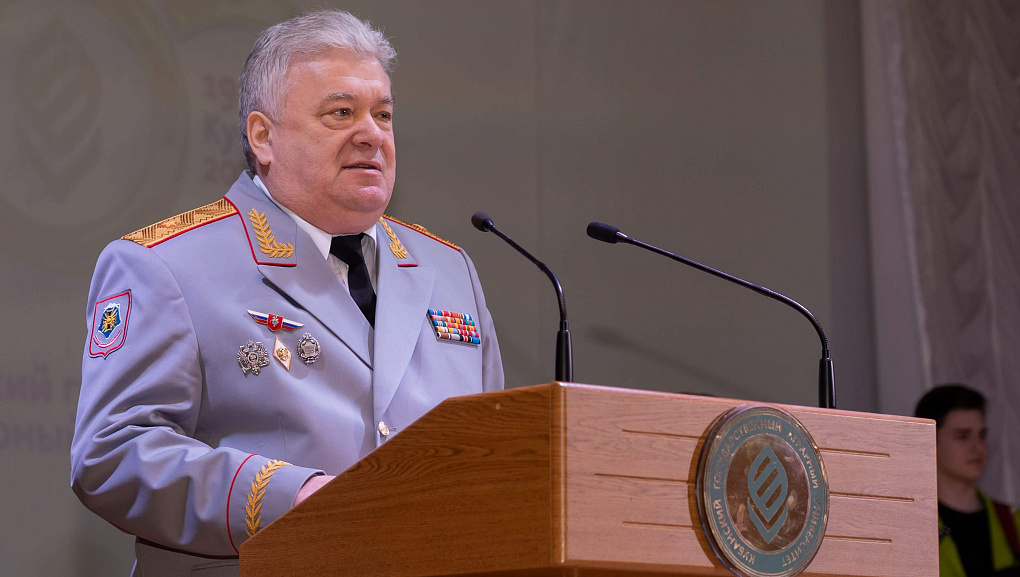 Университет поздравил Защитников Отечества!