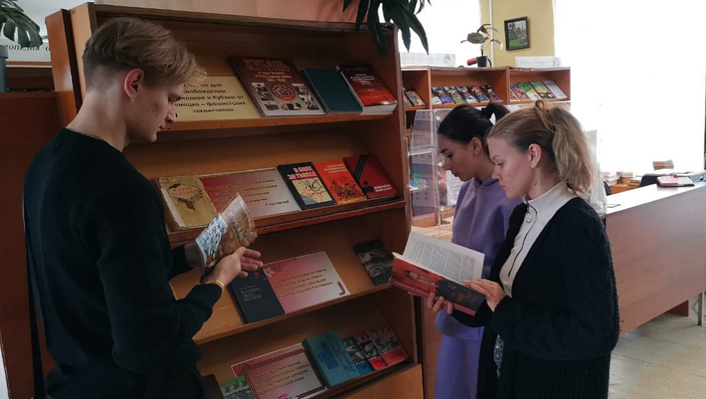 Книжная выставка «Летопись подвига народа»