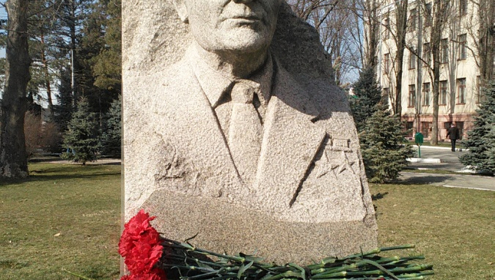 Память о великом человеке