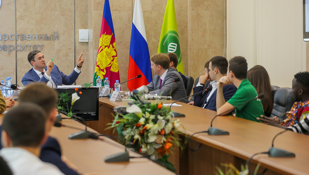 Замминистра пообщался с молодежью КубГАУ