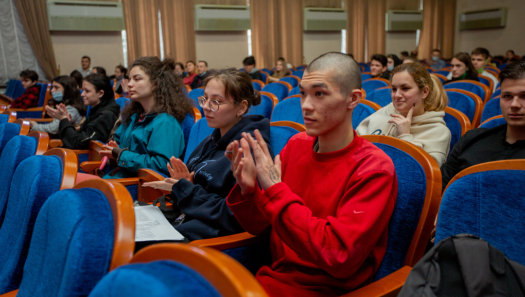 Иностранных студентов ознакомили с законодательными нововведениями