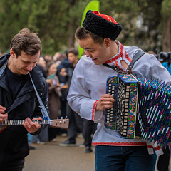 Пахнет солнцем и блинами – нынче Масленица с нами!