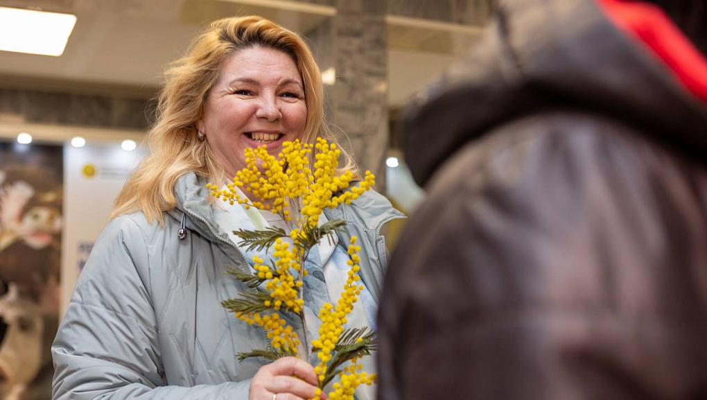8 марта в КубГАУ: концерт и букеты мимозы для представительниц прекрасного пола!