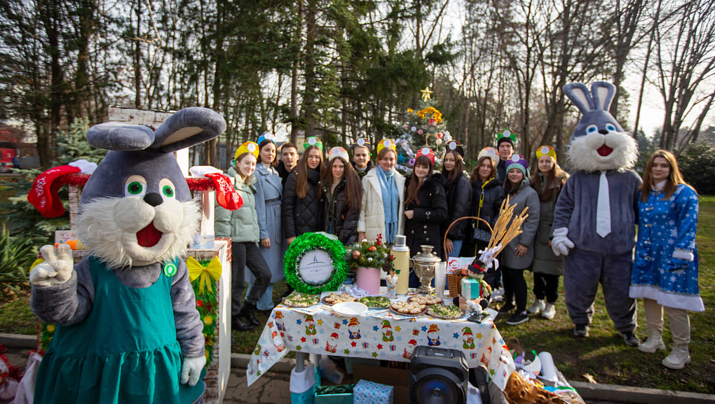 В КубГАУ прошёл конкурс новогодних ёлок
