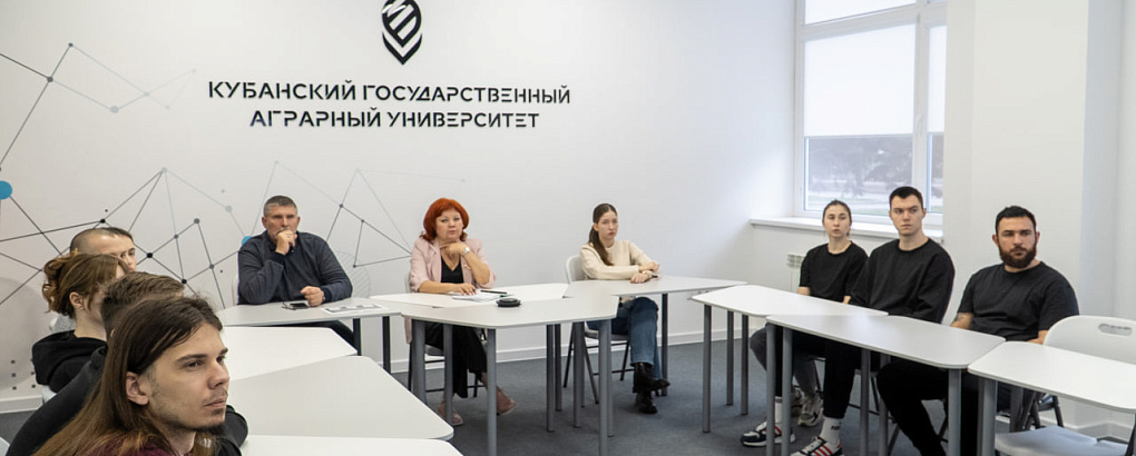 Студенты-зоотехники осваивают цифровое управление фермами