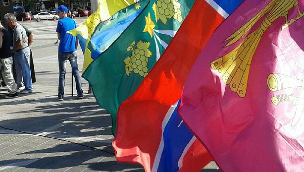 Волонтеры нашего вуза помогли проведению Дня флага