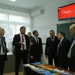 Компания «Ростсельмаш» подарила КубГАУ зерноуборочный комбайн