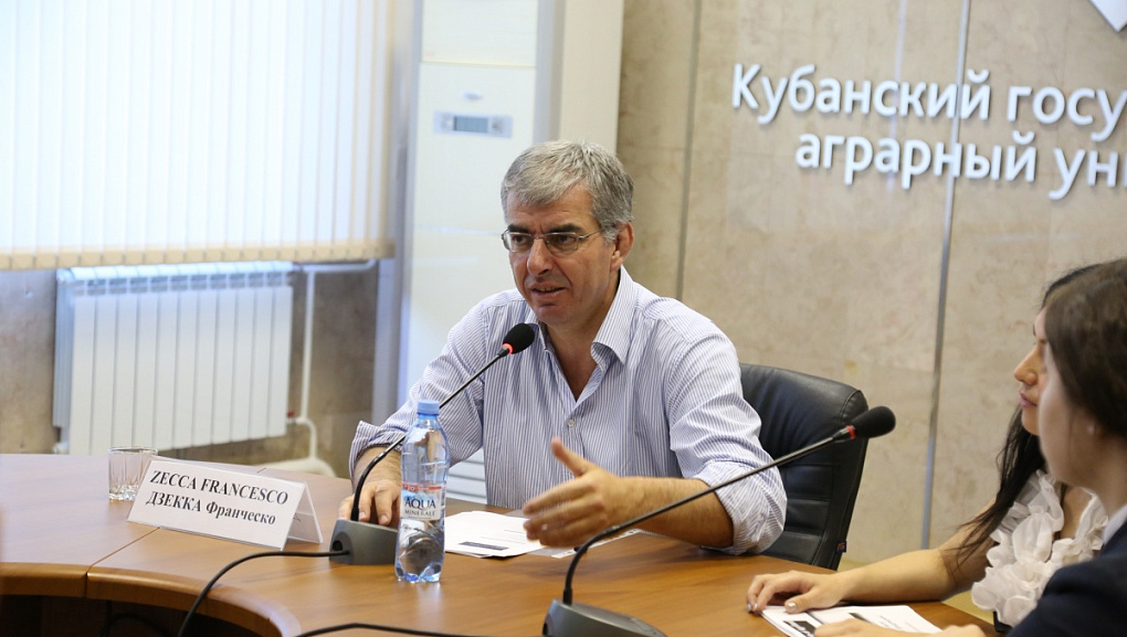 Lecture of a professor from La Sapienza
