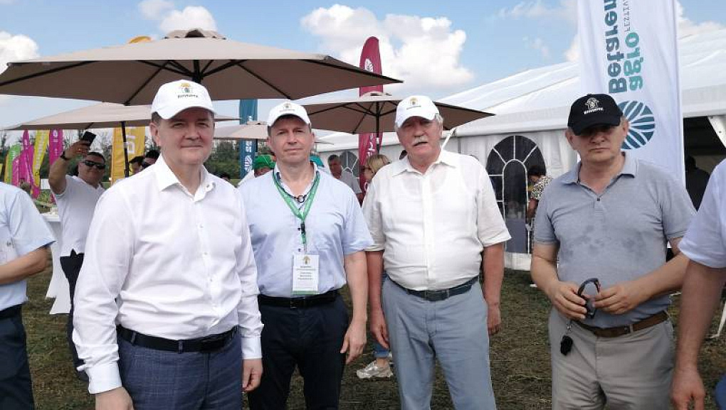 В поселке Новоберезанский Кореновского района прошёл «День поля гибридов и сортов подсолнечника, сортов сои»