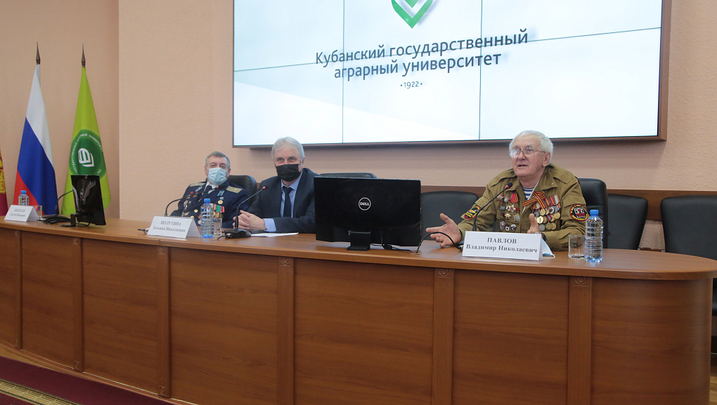 Встреча студентов учетно-финансового факультета с воинами-интернационалистами 